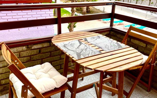 Sunny Apartment with Pool View Near the Beach & Yumbo