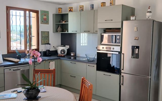 quarto privado numa habitação partilhada