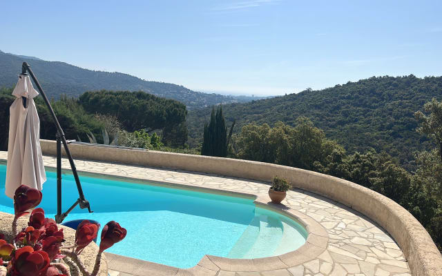 Bed and Breakfast in the lower part of a Provençal farmhouse