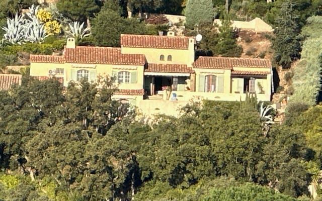 Bed and Breakfast in the lower part of a Provençal farmhouse