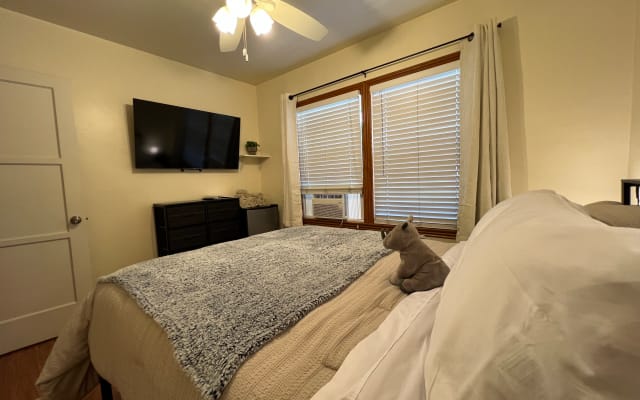 Cozy and clean room in convenient Long Beach