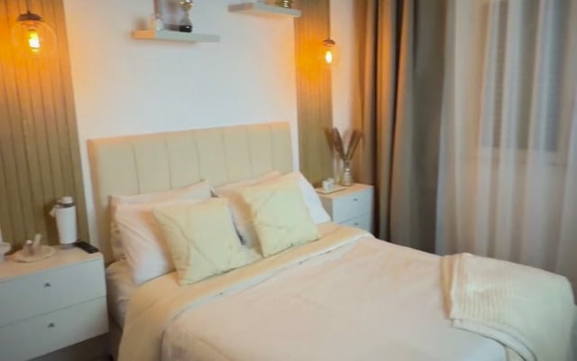 Ich teile mein Zimmer oder das Futon im Wohnzimmer mit netten...