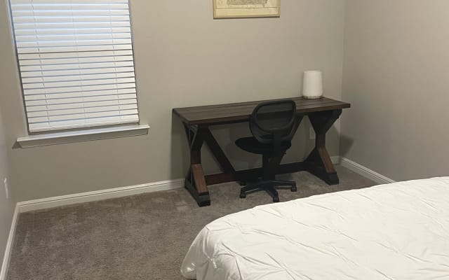 Private room in a newer house on a quiet street