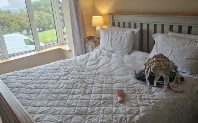 Beautiful house all mod cons 10km from. City centre in a private area