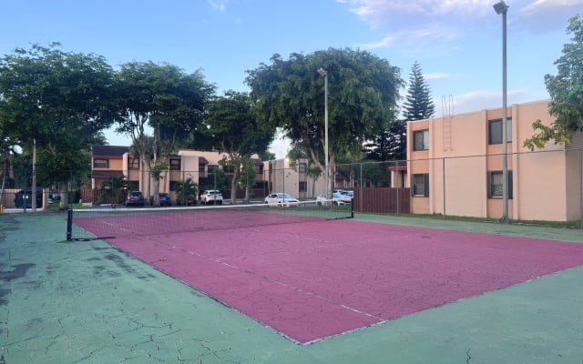 Jorge's listing on misterb&b - Tennis Court