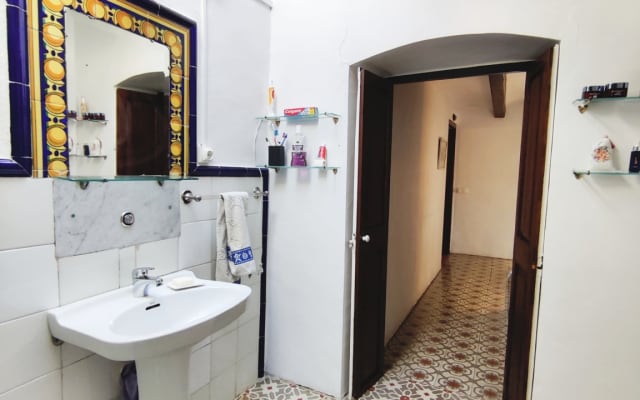 Marc y Àlex's listing on misterb&b - Upper-Level Bathroom 