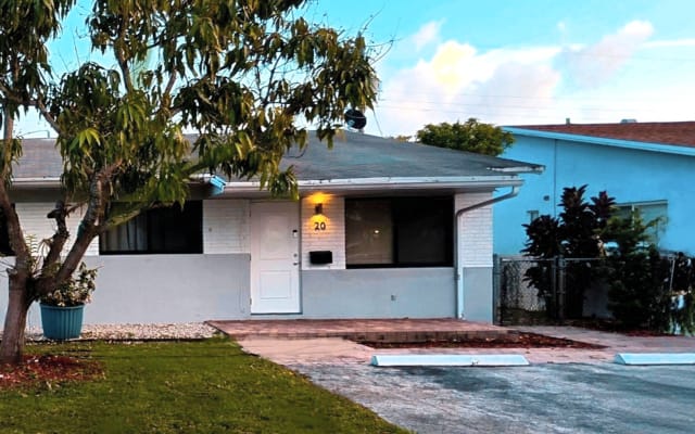 Modern Dania Beach Stay • Near Hard Rock, Beach and FLL Airport