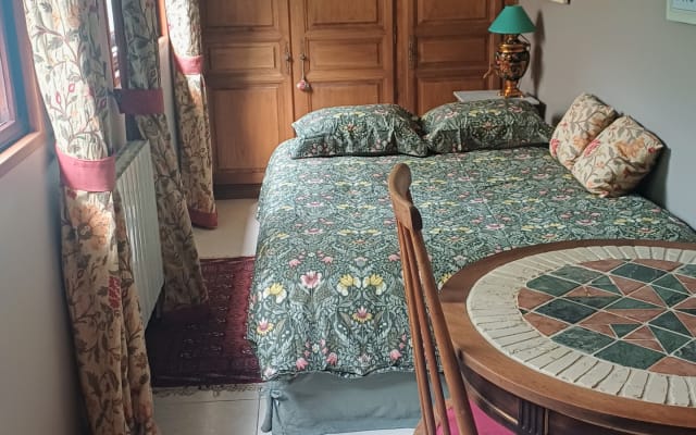 Quarto encantador numa aldeia com charme, perto de Fontainebleau