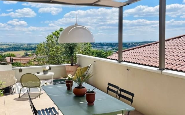 Azotea y jacuzzi «al aire libre» a 20 minutos de Lyon y cerca de la A7 y la