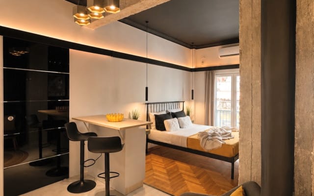 Chic Athens Studio · Modern & Central - Picture 10