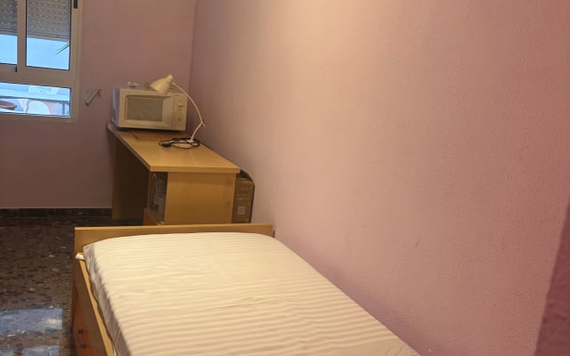 A wonderful room near downtown Valencia and the airport