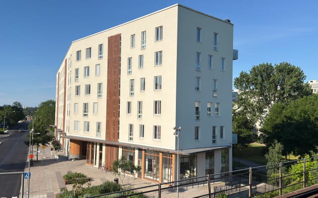Cozy Room w/own bathroom in Modern spacious flat - 10 mins to Söder