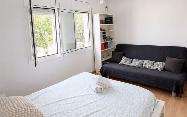 Beautiful big room on Barceloneta beach