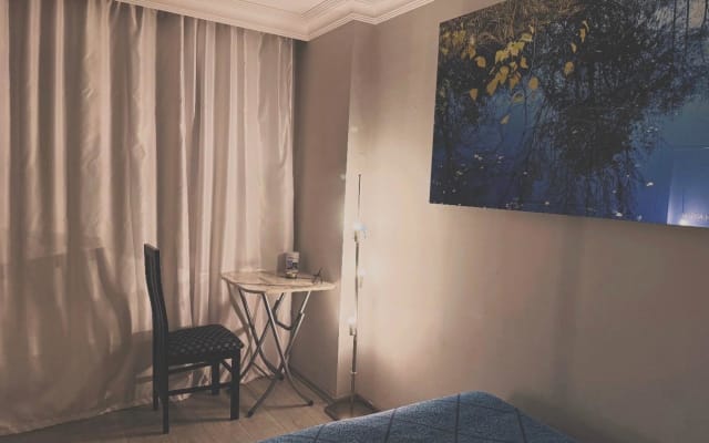 Blue Room - Stay with an Italian (Double Room)