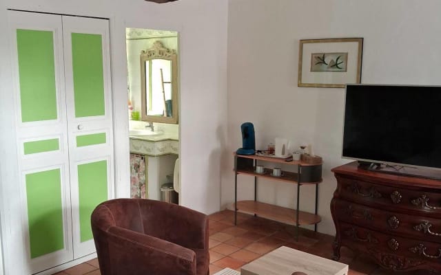 Habitación de huéspedes en una casa rural bretona del siglo XVIII