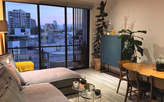 Quarto privado com varanda em Nápoles!