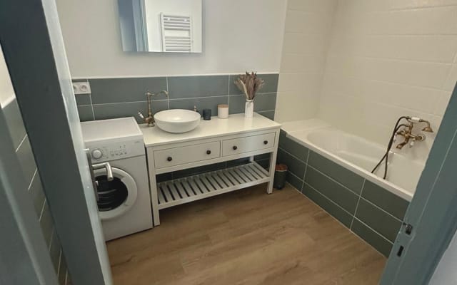 Spacious apartment near Avignon in a quiet village