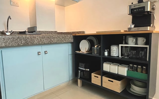Eric's listing on misterb&b - A kitchen designed to make you feel right at home.