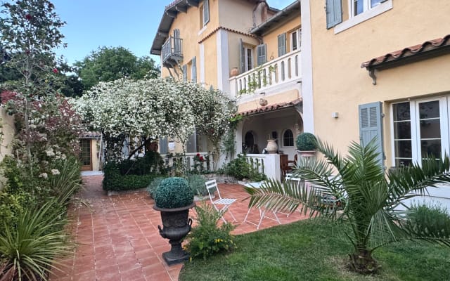 Casa di carattere con piscina - Due camere da letto private