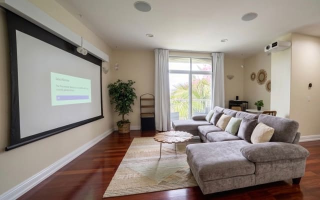 Luxuriöses, dreistöckiges Smart Home in Sawtelle! Mit Heimkino und...