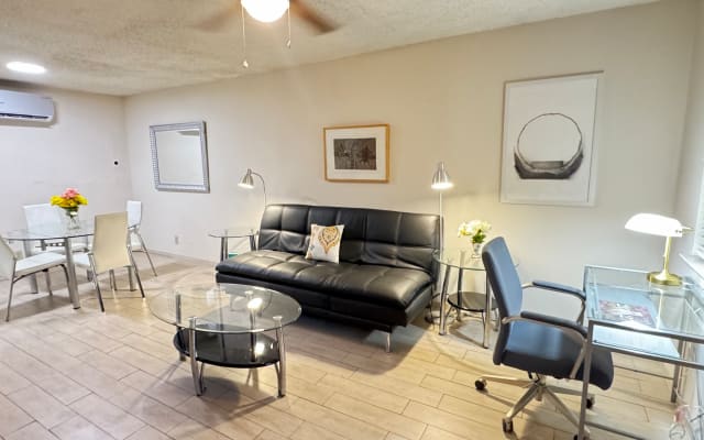 Cozy 1 bedroom apartment in south downtown King William district