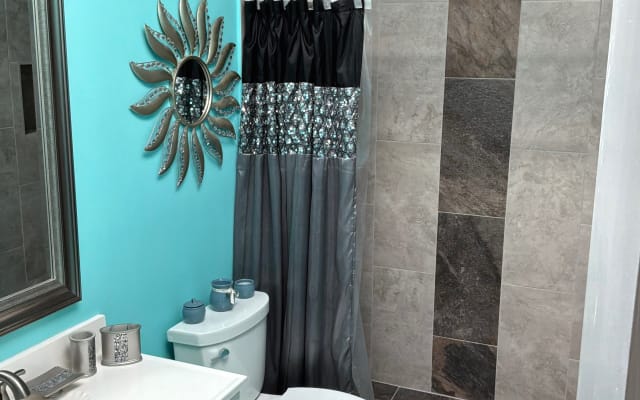 Relájate y descansa: habitación privada con piscina en un...