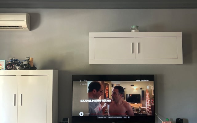Habitación con cama de matrimonio en Valencia