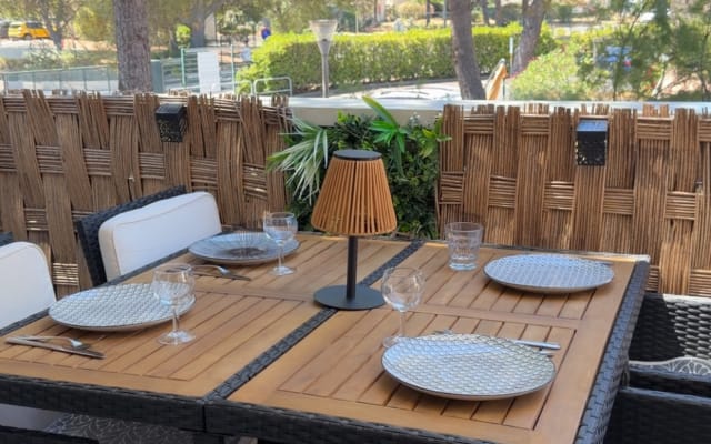 Naturiste à côté au cap Dagde, terrasse, piscine