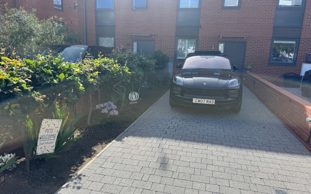 Modern Double Room with A/C Near Hove Station & Brighton