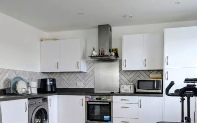 Quarto privado com casa de banho privativa num apartamento partilhado de 2...