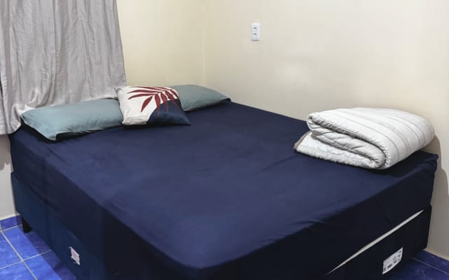 Chambre confortable et meublée