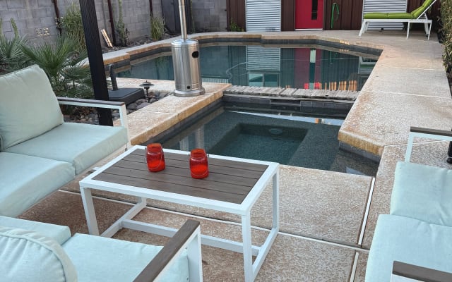 Michael's listing on misterb&b - Hot tub and pool