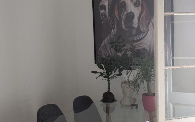 Good Vibes Room