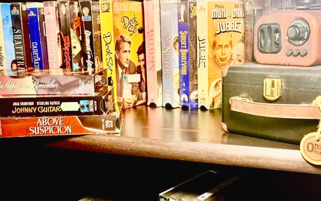 Manuels Inserat auf misterb&b - Eine kleine Sammlung alter Schwarz-Weiß-Filme auf VHS und DVD sowie weiterer moderner Titel 