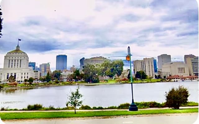 Manuels Inserat auf misterb&b - Lake Merritt Grand (Bilder der charmanten Privatzimmer in unmittelbarer Umgebung)