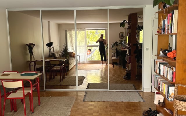 Chambre d’amis privée et lumineuse dans mon appartement parisien