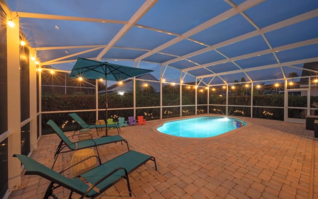 *Room #3* 1 guest, 1 queen bed private, with shared bath