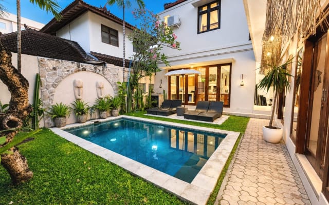 Seminyak Beach Coccoon Villa with pool