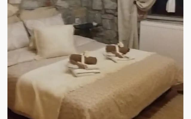 Maison en pierre au calme avec piscine, près de la mer, dotée d'un...