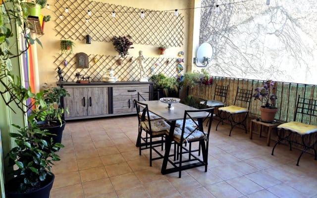 Privatzimmer – Balkon, Terrasse & Wellness.
Stadtzentrum B