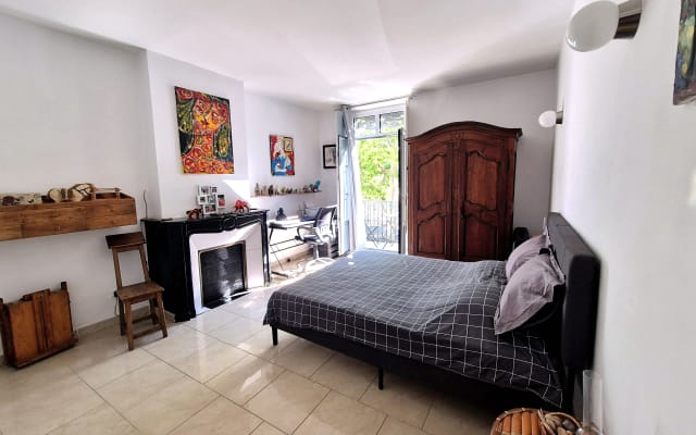 Privatzimmer – Balkon, Terrasse & Wellness.
Stadtzentrum B