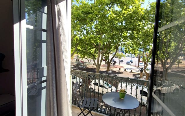Privatzimmer – Balkon, Terrasse & Wellness.
Stadtzentrum B