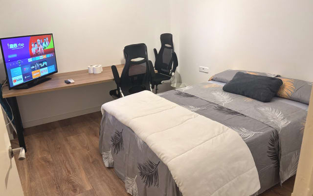 Chambre en plein cœur du quartier de Gràcia. À proximité du métro et...