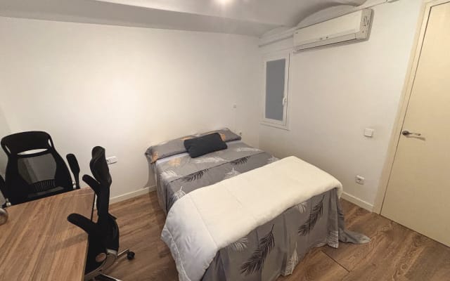 Chambre en plein cœur du quartier de Gràcia. À proximité du métro et...