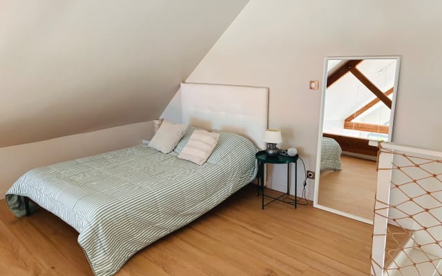 Chambre spacieuse en mezzanine à la campagne