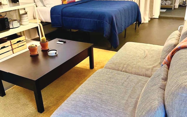 Modern Studio w/ Private Bath, Fast Wi-Fi, Laundry