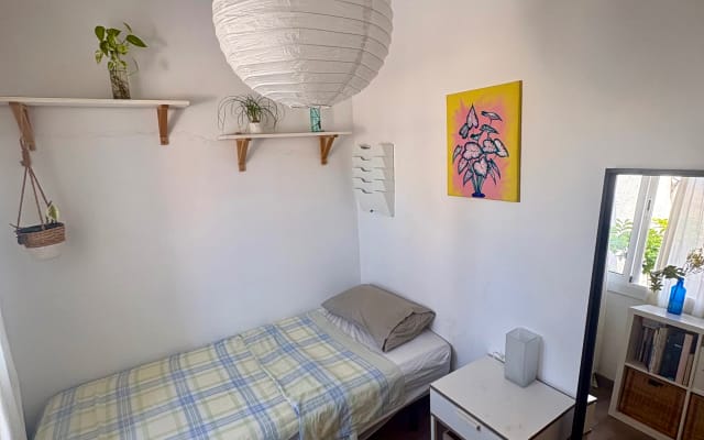 Chambre individuelle dans un appartement avec terrasse