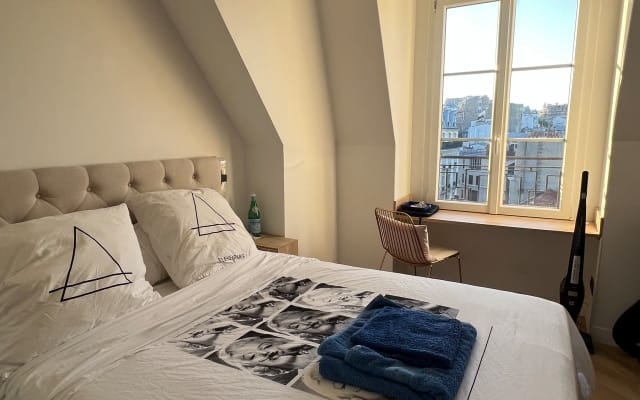 Montmartre - 1 Bedroom flat with rooftop view over Paris