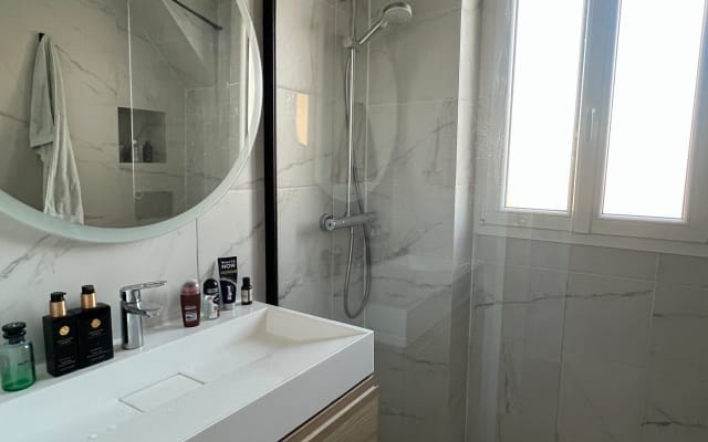 Montmartre - 1 Bedroom flat with rooftop view over Paris