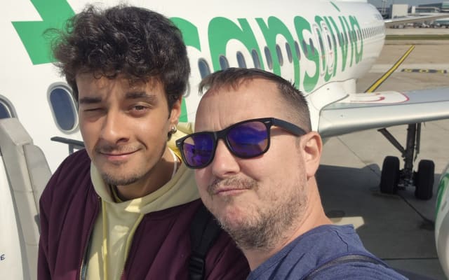 Quarto de 10 m2 para alugar na casa de um jovem casal gay simpático e...